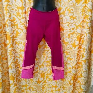 Tek Gear Dry Tek athletic capri's NWT size M Berry/Pink